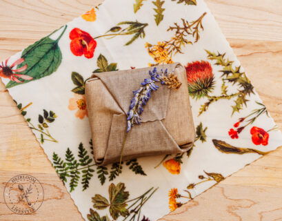 Floral beeswax wrap for food preserves